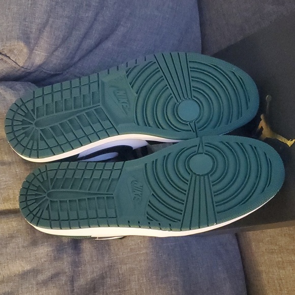 Jordan 1's - Picture 5 of 5